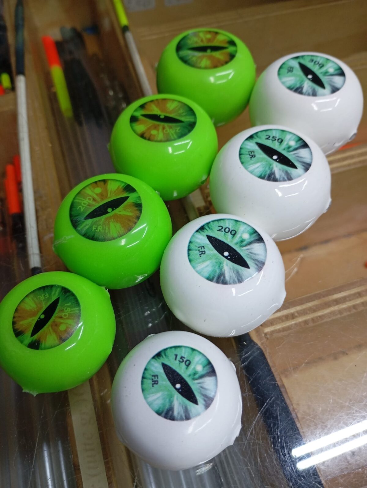 06877-000-6934-1200x1594 KILLER EYE FORO PASSANTE COL.VERDE FOSFO - immagine 1